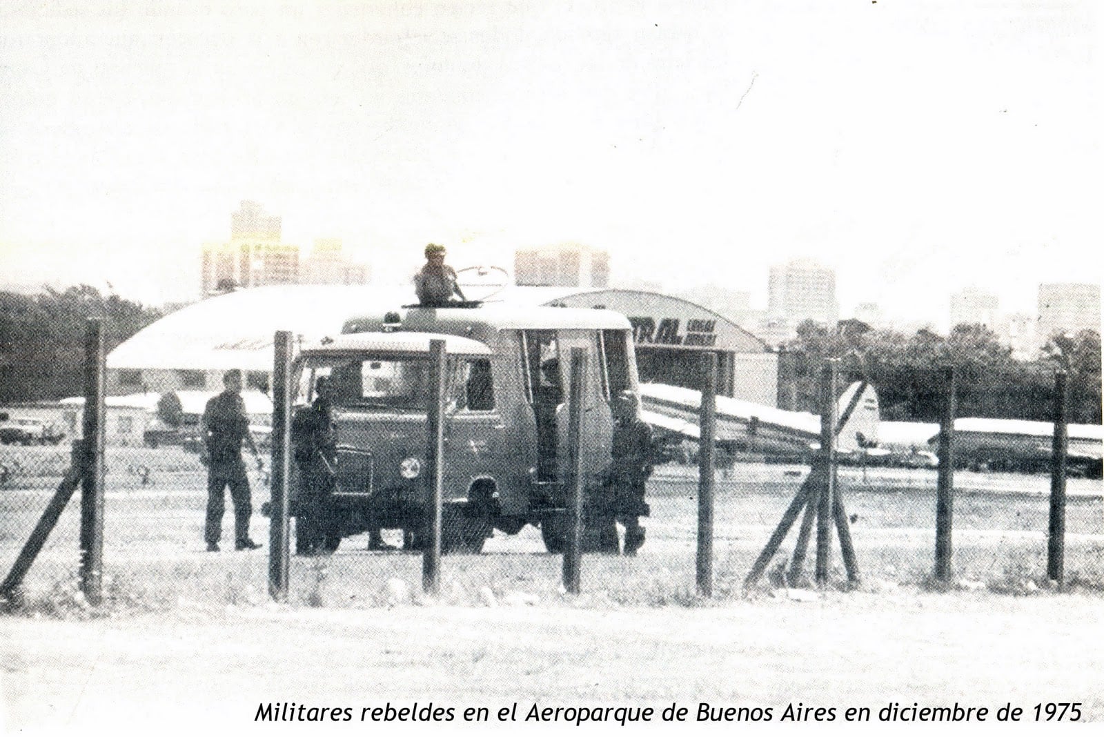 La Fuerza Aérea intentó el golpe desde el Aeroparque Metropolitano