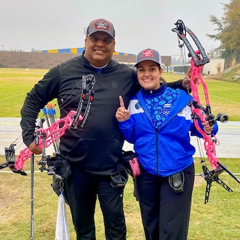 Sofía y Roberto Hernández se quedaron con la medalla de oro en equipo mixto de arco compuesto de la Etapa II del Grand Prix de Las Américas Santiago 2026./(Comité Olímpico)