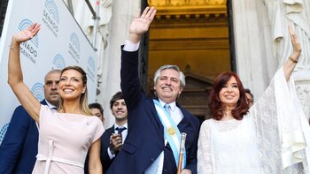 Fabiola Yáñez lució un peinado