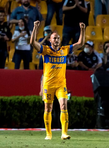 Carlos González de Tigres celebra