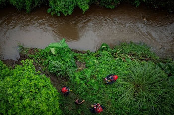 Tempestades e ventos aumentarão o risco em rios, riachos, encostas instáveis, corredores e aldeias inundadas. (Cortesia: Defesa Civil de El Salvador)