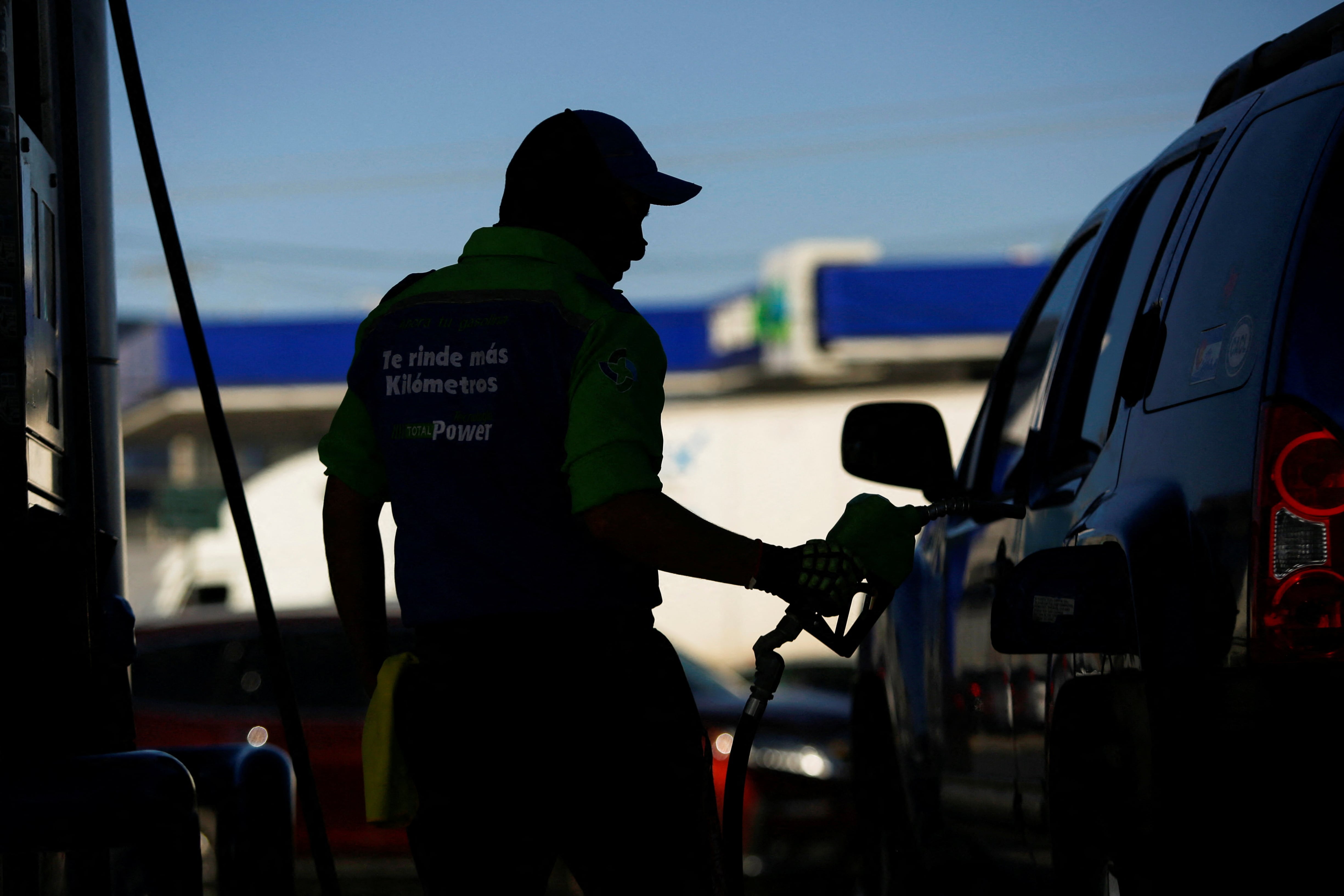 El precio de la gasolina es diferente todos los días. (Reuters)