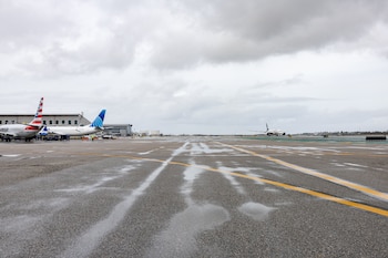 El recorte de rutas afecta la conectividad transatlántica en la temporada de mayor demanda entre Europa y la costa oeste de Estados Unidos (@flyLAXairport)