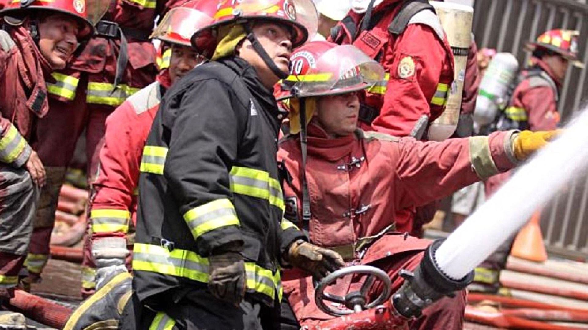 Bomberos atendieron más de 30 incendios en las últimas 24 horas. (Andina)