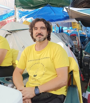 Jorge es profesor de la etpa de infantil de 0 a 3 años. (M.G.A. / Infobae)