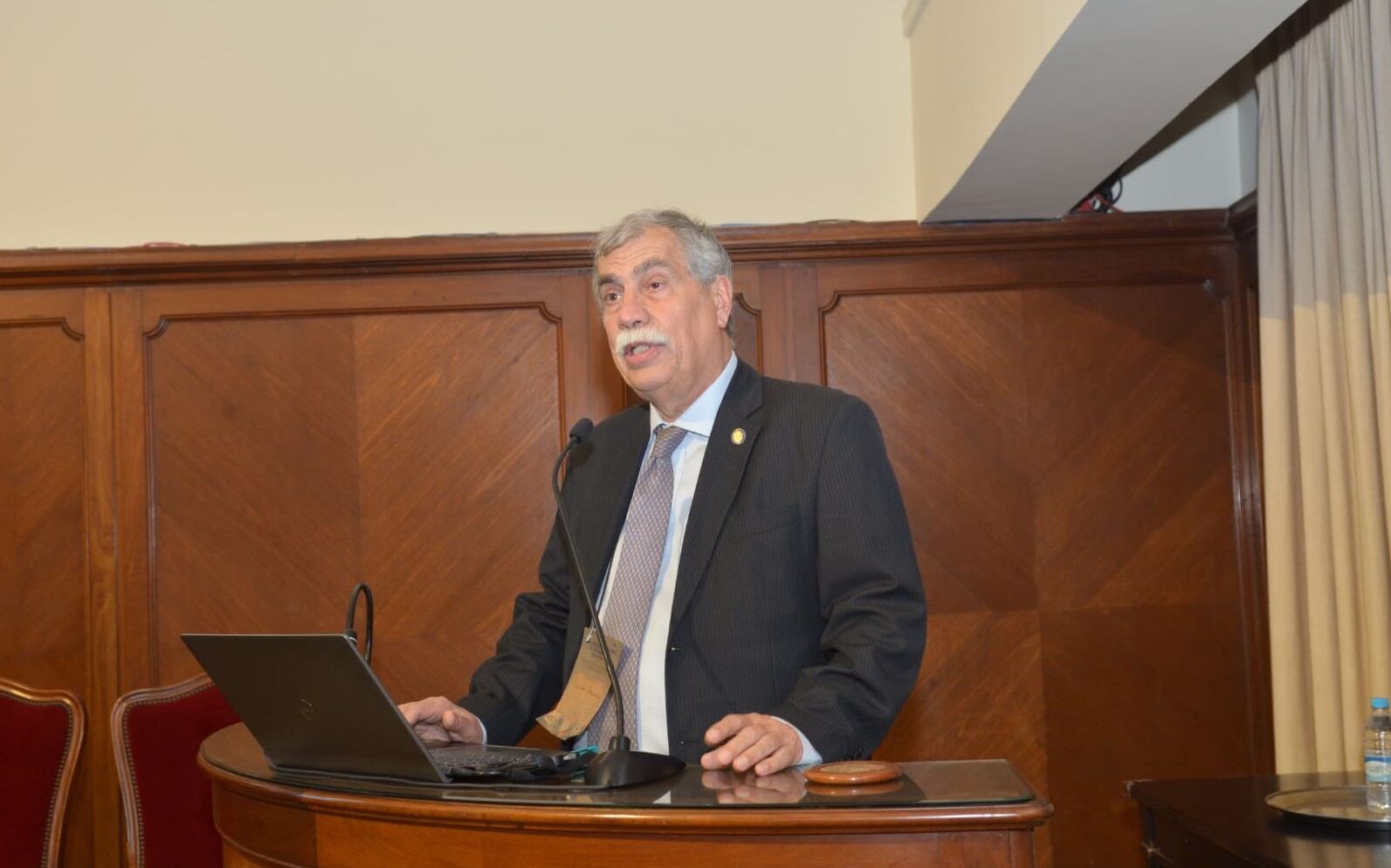El Dr. Ricardo J. Losardo fue recientemente incorporado como miembro honorario a la Academia Brasileña de Historia de la Medicina, una distinción que resalta la relevancia de los profesionales argentinos en el ámbito internacional y visibiliza su aporte a la historia de la medicina (Marlene Fonseca)