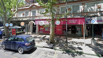 Robaron una financiera en pleno centro de Mendoza y son intensemante buscados por la Policía