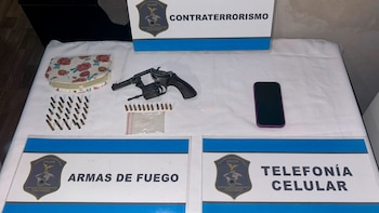 Amenazas escolares: allanaron las casas de dos adolescentes en José C. Paz y secuestraron un revólver
