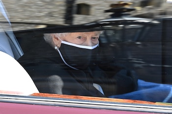 La reina Isabel II rumbo a darle el último adiós a su marido Felipe, duque de Edimburgo