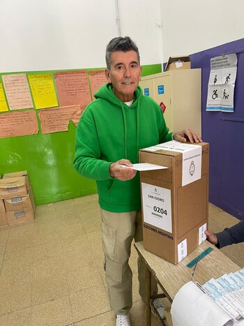 Miguel Ángel Cherutti, votó en
