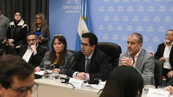 El oficialismo dictaminó la reforma del BCRA para prohibir la emisión: el peronismo se retiró del plenario