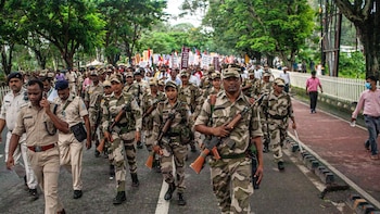 La Policía de India usa cañones de agua en nuevas protestas por la filtración de preguntas de exámenes
