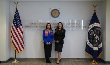 La embajadora María Consuelo Araújo se reunió el 5 de octubre en Washington con la directora Sara Carter - crédito @ONDCP/X