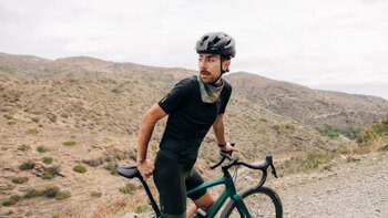 Cómo es el casco de ciclismo que promete ser un “aire acondicionado” en la cabeza