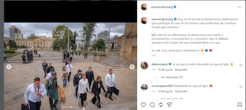 La primera dama apareció más tarde que Gustavo Petro y ejerció su derecho al voto acompañada por Antonella y Nicolás - crédito @veronicalcocerg/Instagram