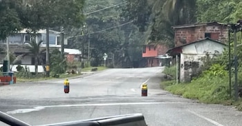 El Ejército atribuyó la instalación de los cilindros explosivos al Frente 36 de las disidencias de las Farc - crédito @corpades/X
