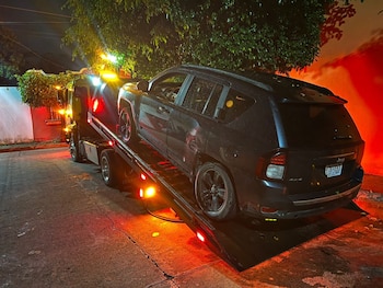 El plan "MOPT te asiste" brinda servicio de grúas 24 horas para atender emergencias en carreteras salvadoreñas. (Cortesía: Ministerio de Obras Públicas)