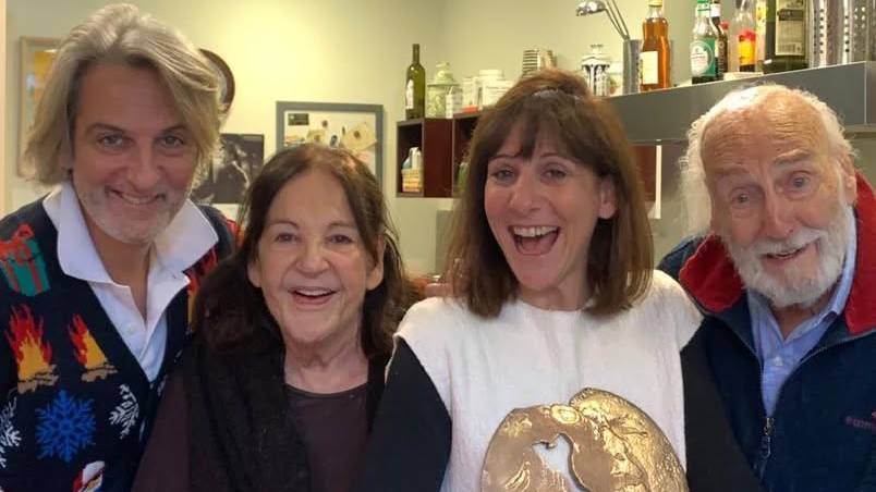 Héctor Alterio, su mujer Ángela y sus hijos Ernesto y Malena en una postal familiar (instagram/malenaalteriooficial)