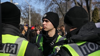 Al menos cinco muertos en un ataque a tiros en un supermercado de Kiev (Ucrania)