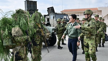 Los ministros de Defensa de Japón, Indonesia y Australia mantienen sus primeros contactos para reforzar sus lazos