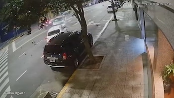 Video de un impresionante choque en Coghlan con una camioneta que iba de contramano