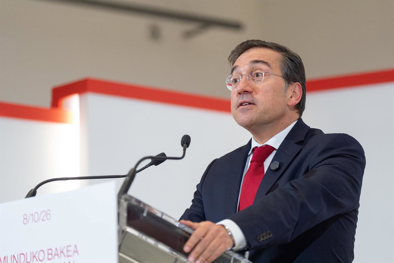 Albares subraya que "en este momento" no constan injerencias de agitadores rusos en los altercados de Barcelona