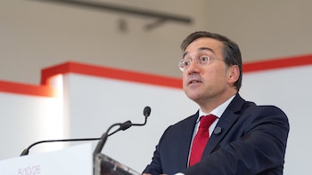 Albares subraya que "en este momento" no constan injerencias de agitadores rusos en los altercados de Barcelona