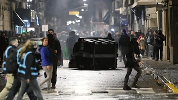 Gases, piedras y patrulleros destrozados: las imágenes y los videos de los incidentes en el Congreso