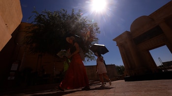Calor intenso en la víspera del eclipse: la Aemet prevé máximas de 40º en el sur de España mientras que el este no se despide de las tormentas con granizo