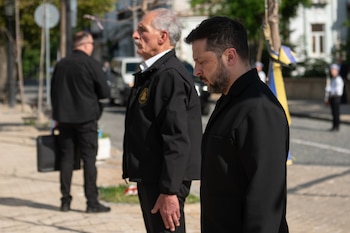 Zelenski agradeció el homenaje realizado por Asfura a los soldados ucranianos caídos. (FOTO: X)
