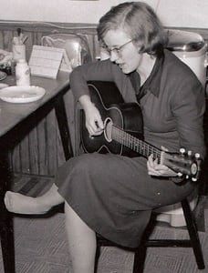 En 1974, Connie Converse dejó notas a su familia anunciando su intención de desaparecer, lo que aún alimenta el misterio sobre su paradero (Wikimedia)