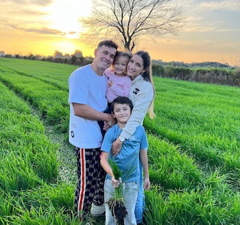 Nicolas junto a su esposa