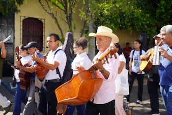 Grupos folclóricos animan el ambiente con música y danzas tradicionales salvadoreñas. (Foto cortesía Alcalde de Cuscatlán Norte)