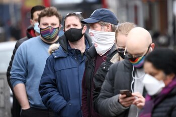 Fila para testeos en Londres