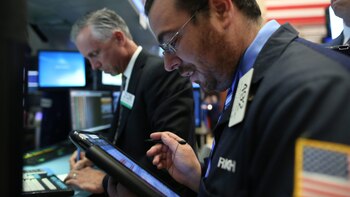 Wall Street cierra mixto tras