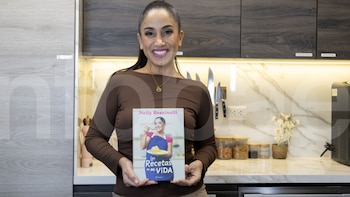 La presentadora asegura que su libro reúne “secretitos” familiares aprendidos con el tiempo. Infobae Perú: Carlos Díaz