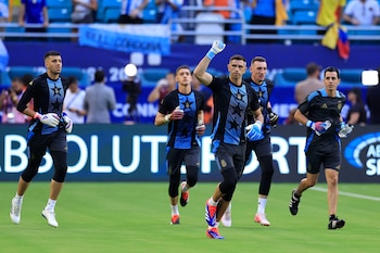 Copa América 2024 - Argentina Colombia - precalentamiento Dibu Martinez y arqueros de argentina