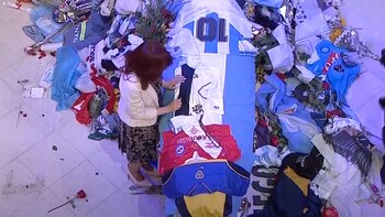 Cristina Fernández ante el ataúd