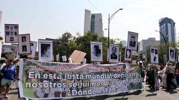“¡Claudia, escucha!”: Madres buscadoras protestan en CDMX por desaparecidos este 10 de mayo