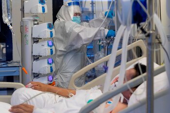 Una enfermera de la unidad