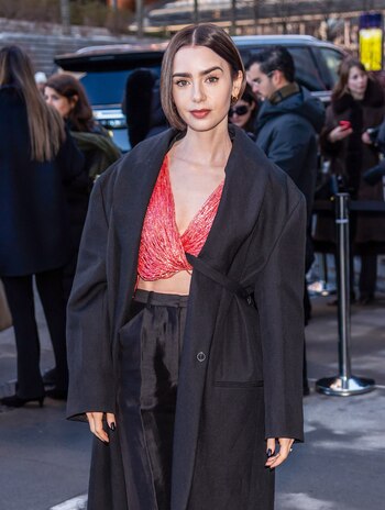 Lily Collins deslumbra con un