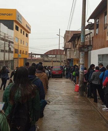 Colas a las afueras de