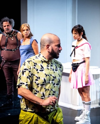 Emilia y sus compañeros en