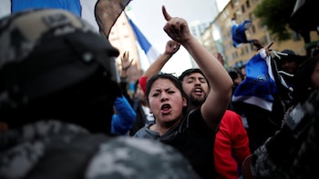 Simpatizantes de Carlos Mesa protestan