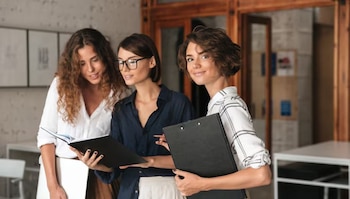 La décima edición del Foro de Liderazgo Femenino en El Salvador promueve el liderazgo femenino bajo la consigna 'Woman in Business'. (Cortesía: Freepik)