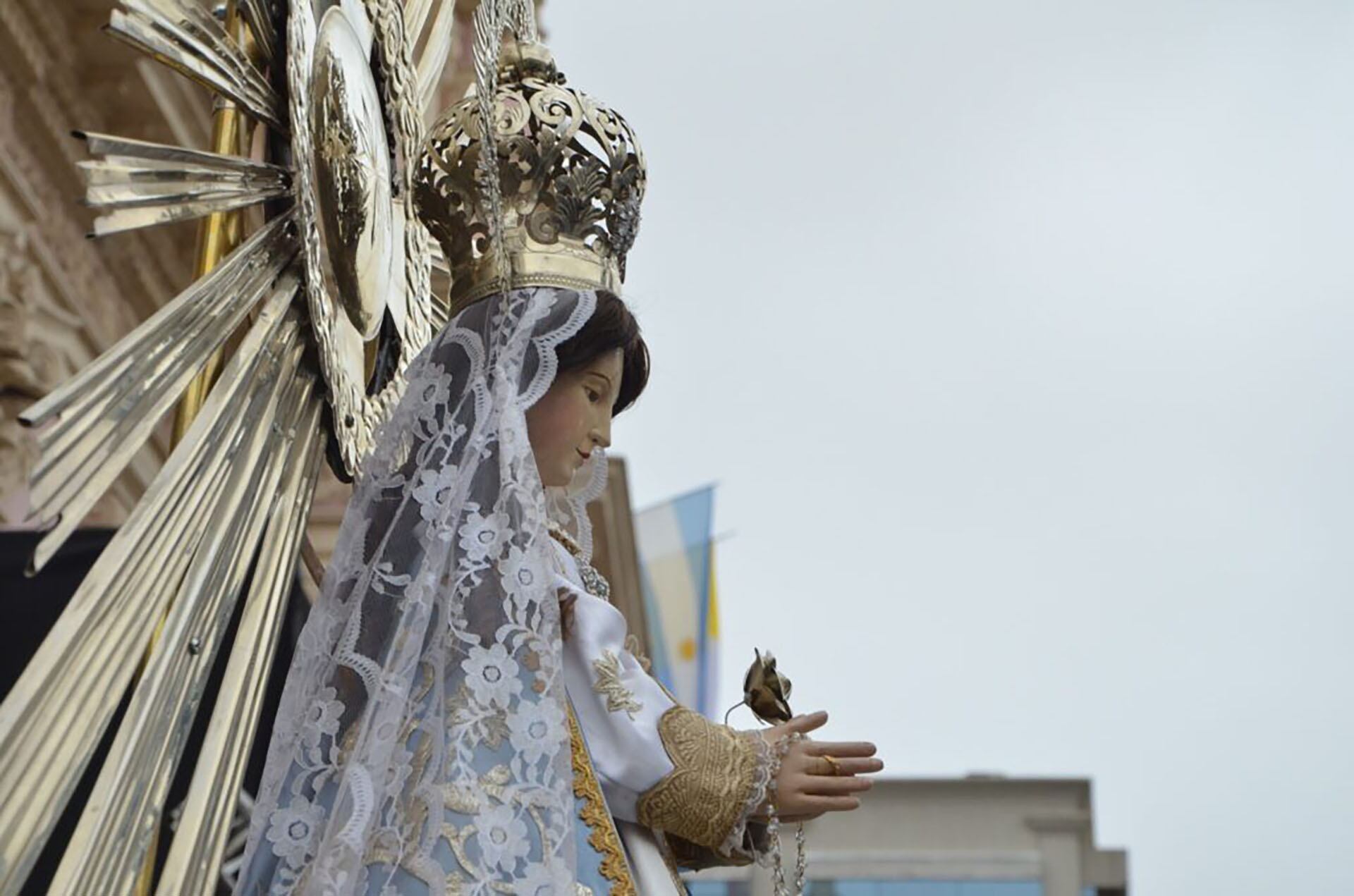 El viaje de las esculturas desde el Callao hasta Salta y Córdoba atravesó 2.800 kilómetros de caminos andinos (Catedral de Salta)