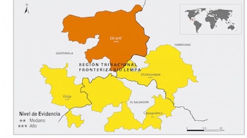 Mapa de la Región Trinacional Fronteriza Río Lempa. Zonas de Guatemala, Honduras y El Salvador con nivel de evidencia mediano y alto. Brújula, escala, mapa mundi.