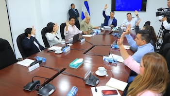 La Comisión de Hacienda avala incorporar $137.000 al presupuesto de Educación para ampliar Becas Bicentenario (Foto cortesía Asamblea Legislativa)