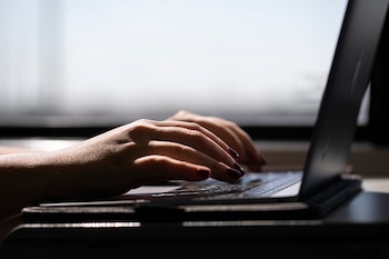 El MBA online ganó terreno porque permite trabajar mientras se estudia y sostener la competitividad profesional.
