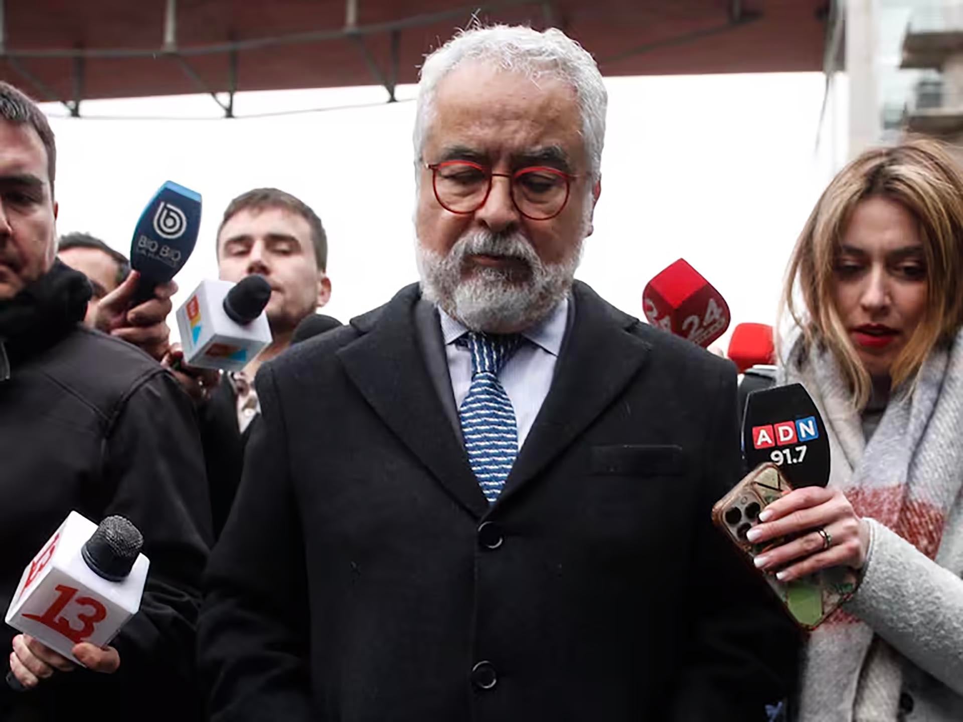 Hermosilla es acusado por delitos tributarios reiterados, lavado de activos, cohecho, soborno reiterado y tráfico de influencias.